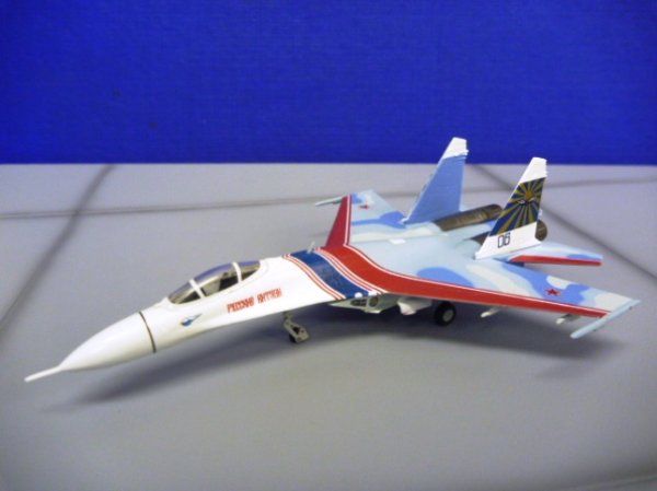 画像1: World Aircraft Collection 1/200 Su-27 Russian Air Force "Russian Knights" #6 (1)