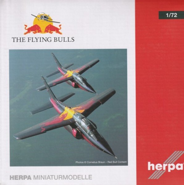 画像1: herpa wings 1/72  The Flying Bulls Alpha Jet A ［OE-FRB］ (1)