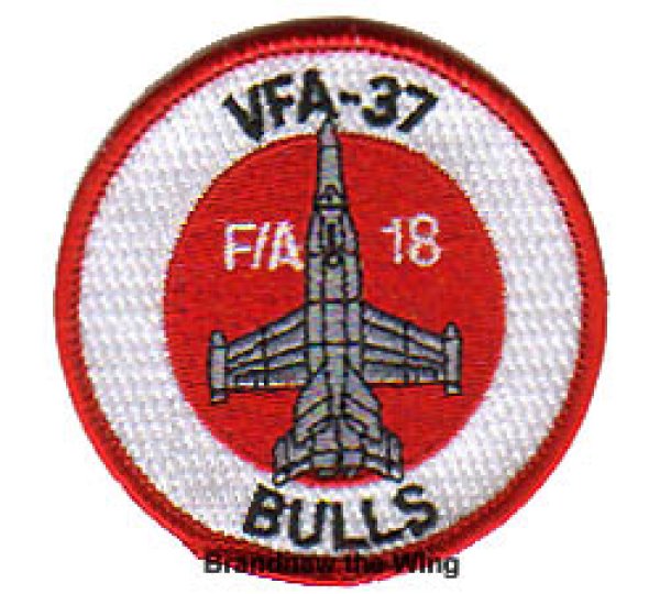 画像1: VFA-37 "Bulls" 肩パッチ(赤) (1)