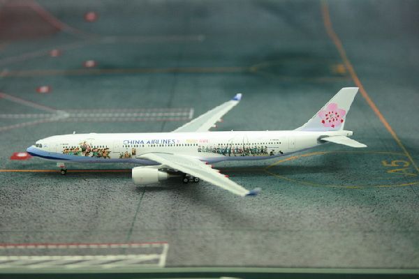 画像2: Phoenix 1/400 A330-300 China Airlines Masalu ! Taiwan [B-18358]