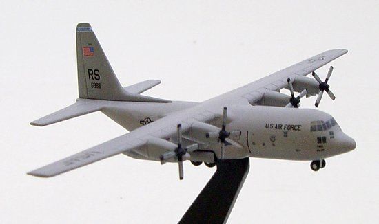 DRAGON WARBIRDS SERIES 1/400 C-130E HERCULES U.S.A.F. 37th AIRLIFT SQUADRON  